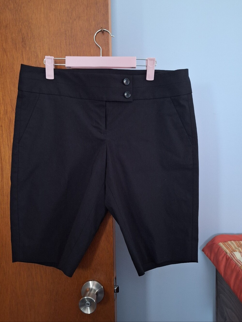 The Limited Exact Stretch Women's Black Tailored Shorts Size 12 Inseam 11"